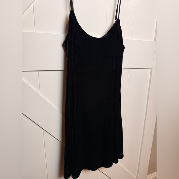 Emerald Sundae Faux Velvet Black Dress Medium - Picture 2 of 5